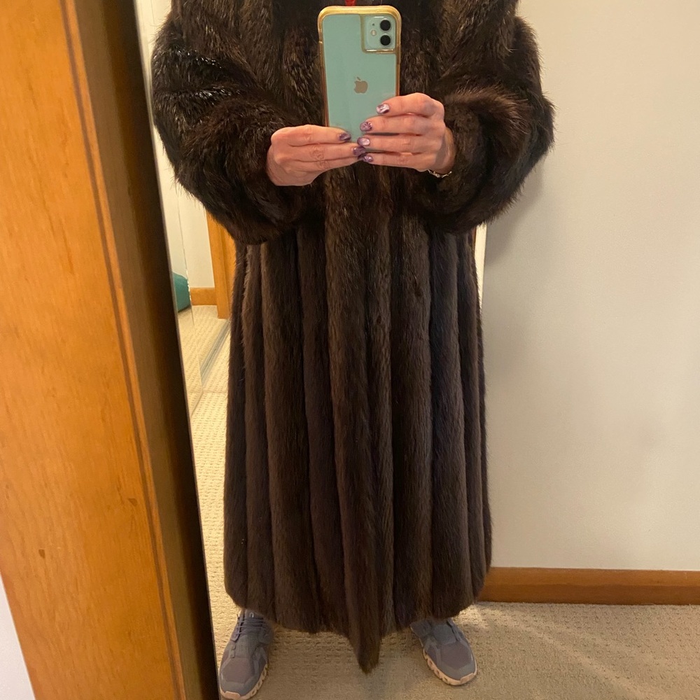 Vintage Full Length Beaver Fur Coat Color Ebony Size Small in perfect condition! - Picture 5 of 15